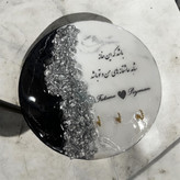 جاکلیدی دیواری رزینی طرح سنگ مرمر مشکی و سفید با متن و اسم سفارشی